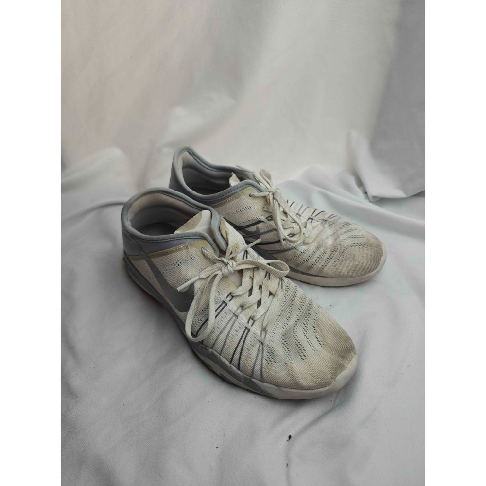 Nike Free TR 6 Sneakers Womens Size 6.5 White Grey Mesh Running Shoes 833413-100